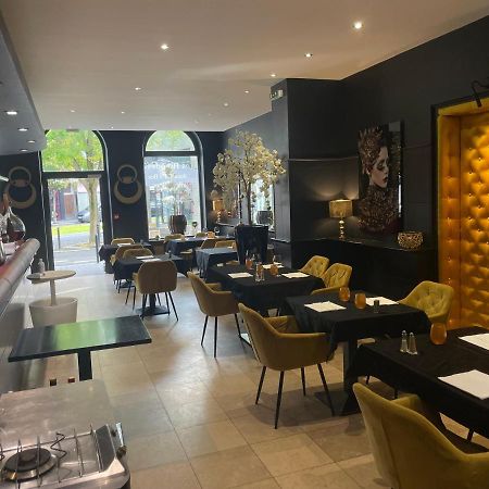 Hotel Restaurant Les Arcades Валенсиен Екстериор снимка