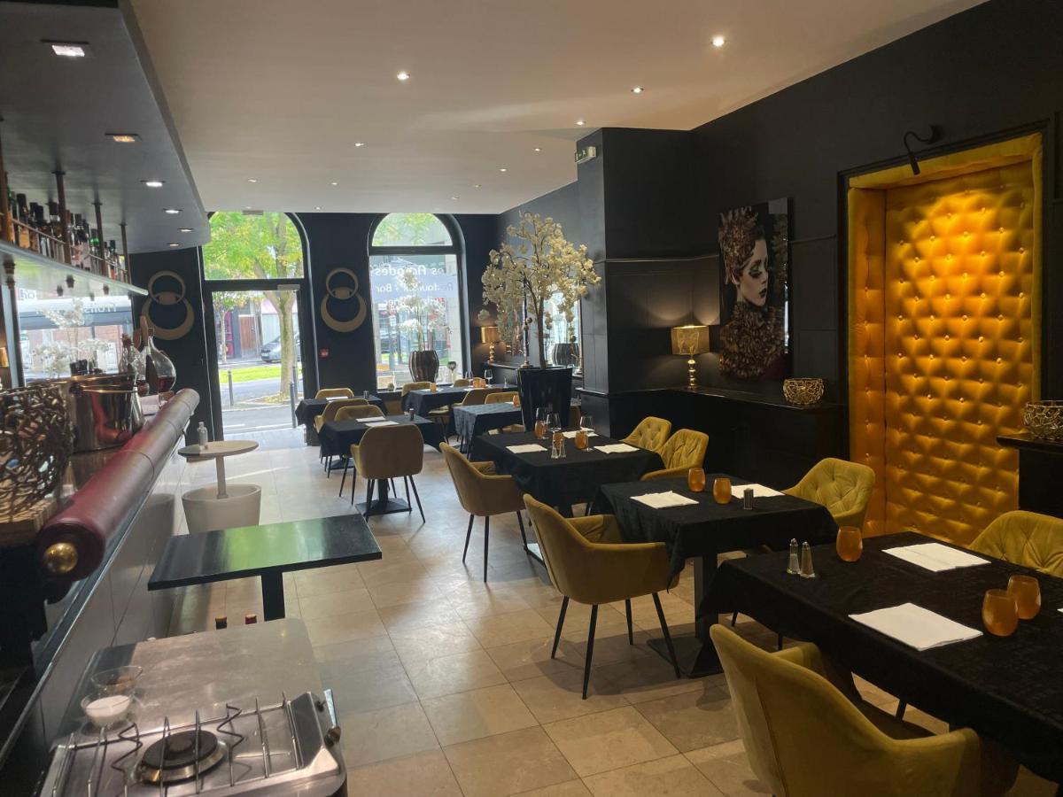 Hotel Restaurant Les Arcades Валенсиен Екстериор снимка