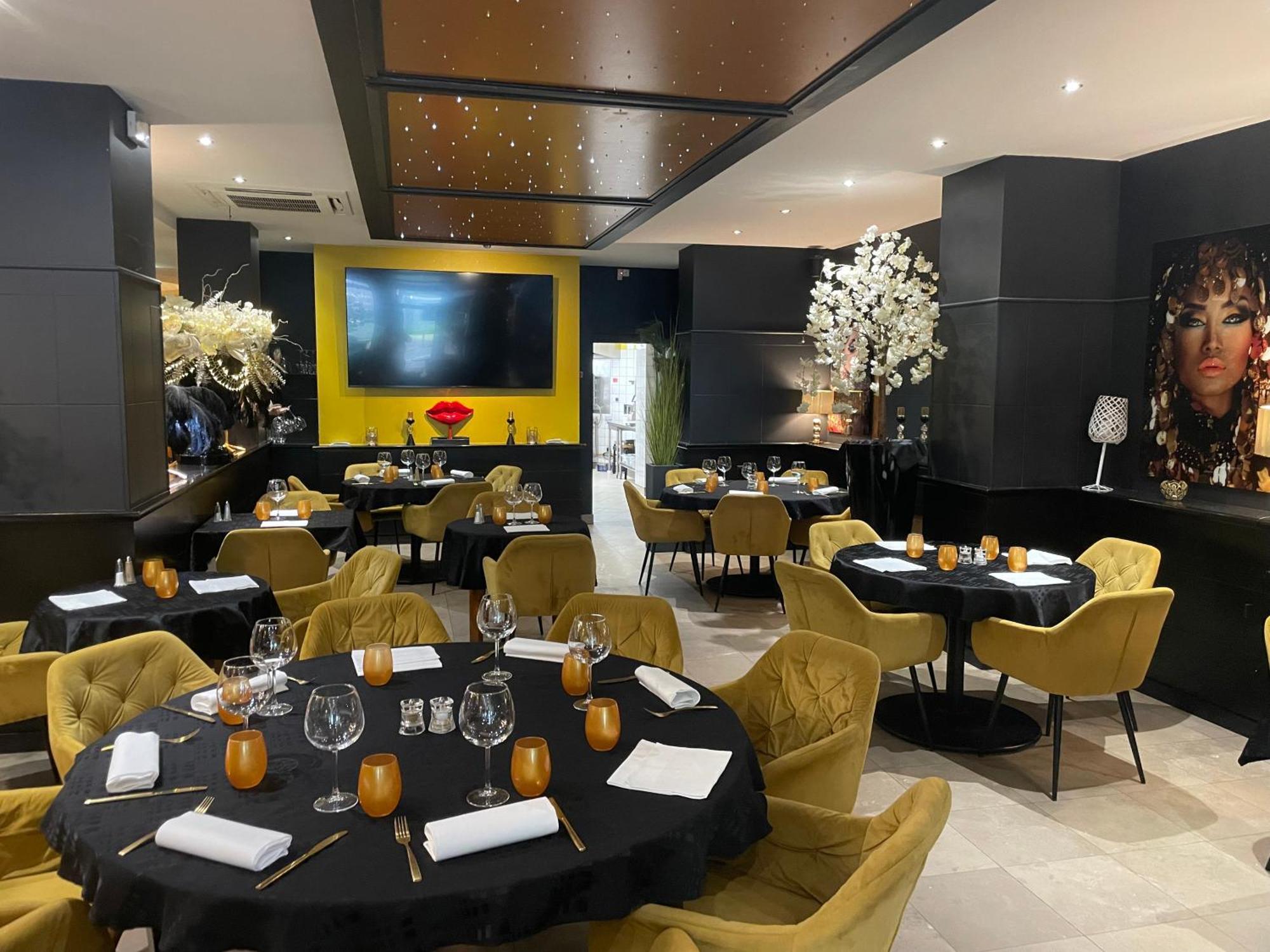 Hotel Restaurant Les Arcades Валенсиен Екстериор снимка